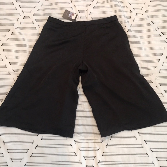 Unique and Comfy Urban Outfitters Bermuda Shorts - Picture 5 of 7